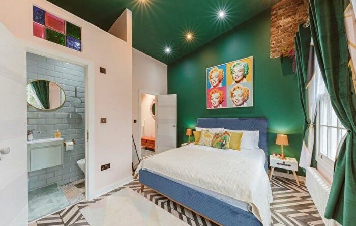 3 Bedroom Detached House For Sale In Cable Street, London, E1W