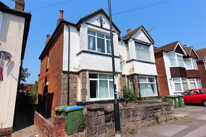 2 Bedroom Flat To Rent In Wilton Avenue, **Student Apartment** Student Apartment **, Southampton, SO15