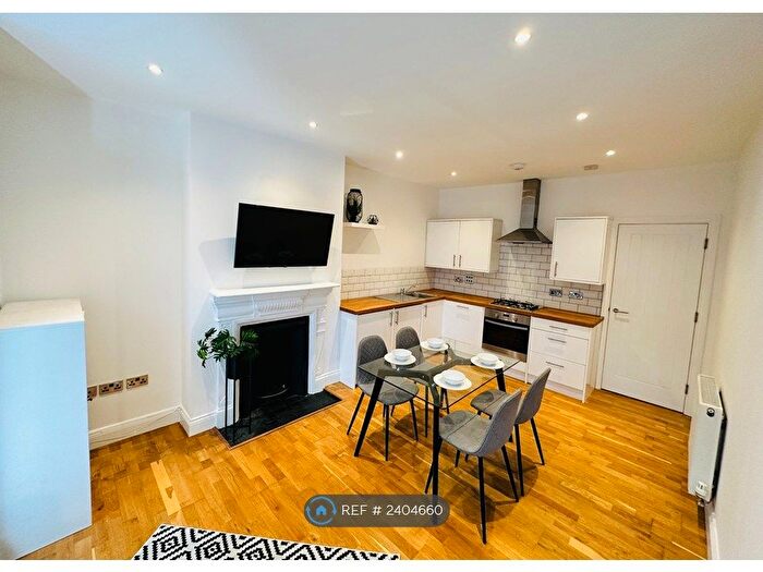 3 Bedroom Flat To Rent In Balham, London, SW12