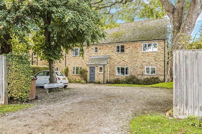 2 Bedroom Flat For Sale In Mere Road, Wolvercote, OX2