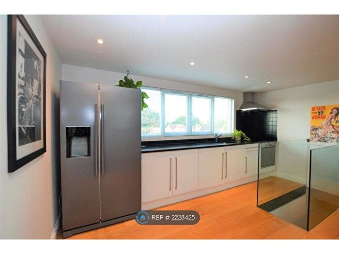 1 Bedroom Flat To Rent In Hounslow Road, Twickenham, TW2