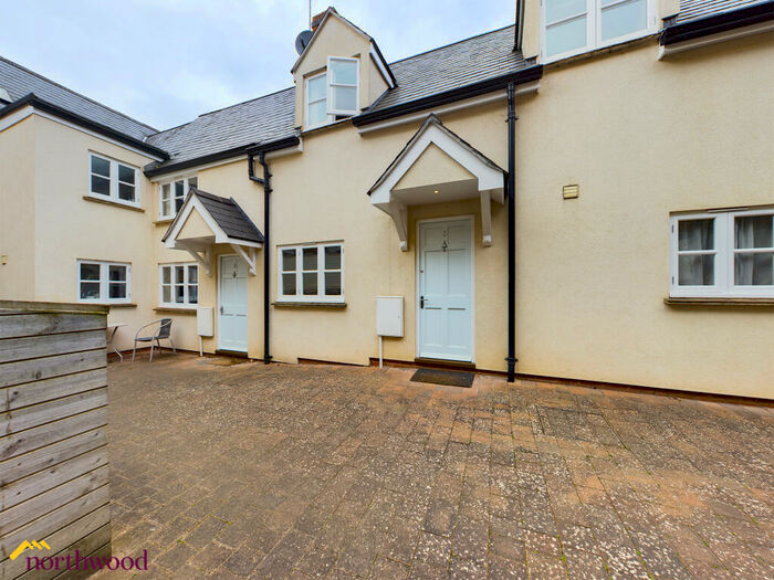 2 Bedroom Flat To Rent In Horse Fair, Banbury, OX16