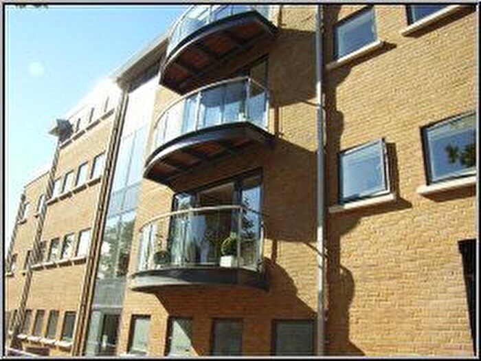 2 Bedroom Flat To Rent In Flat, Lanherne House, The Downs, London, SW20