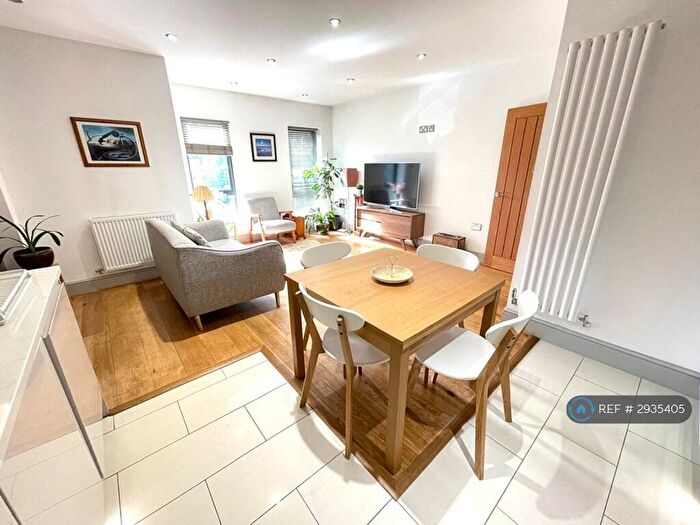2 Bedroom Flat To Rent In Lime Court, Birmingham, B16