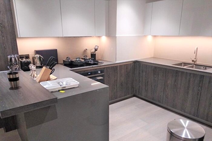 1 Bedroom Apartment For Sale In Queenshurst Square, Kingston Upon Thames, Surrey, KT2