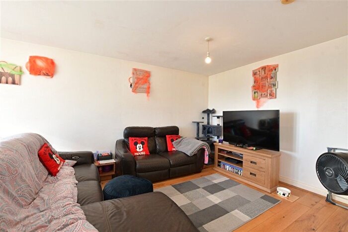 1 Bedroom Flat For Sale In Brocket Way, Chigwell, Essex, IG7