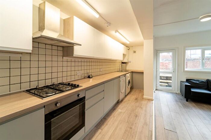 5 Bedroom House To Rent In Margate Road, Southsea, PO5