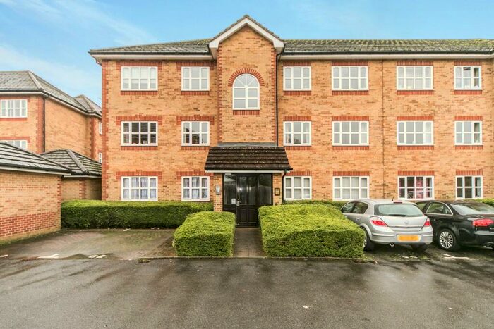 2 Bedroom Apartment To Rent In Elliotts Way, Caversham, RG4