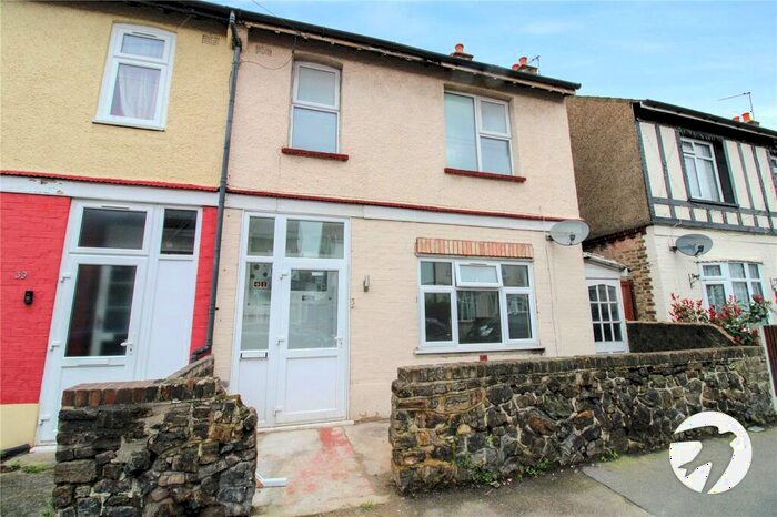 3 Bedroom Semi-Detached House To Rent In Stanbrook Road, Gravesend, Kent, DA11
