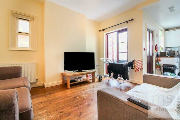 5 Bedroom Semi-Detached House To Rent In Johnson Road, Lenton, Nottingham, NG7