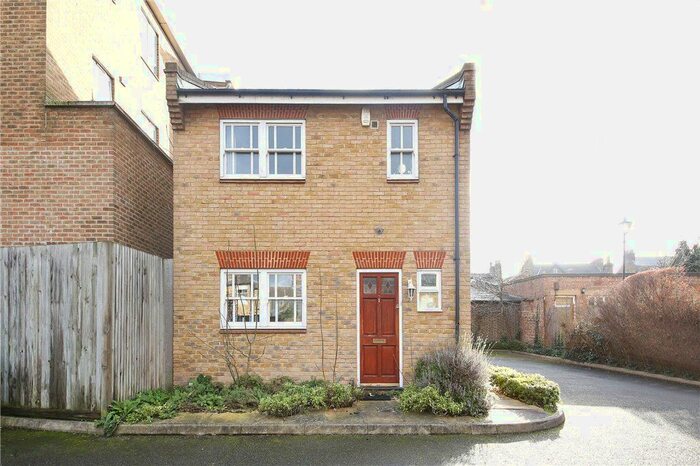 3 Bedroom Detached House To Rent In Oliver Mews, London, Peckham SE15