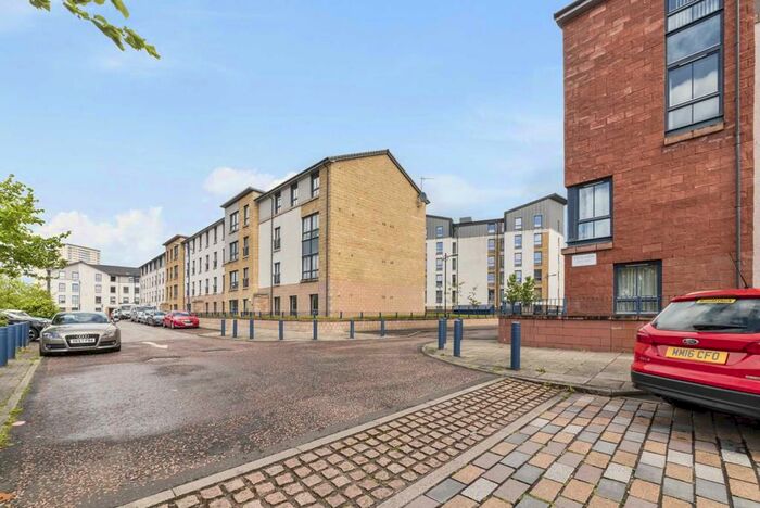 2 Bedroom Flat To Rent In Oatlands Square, Oatlands, G5