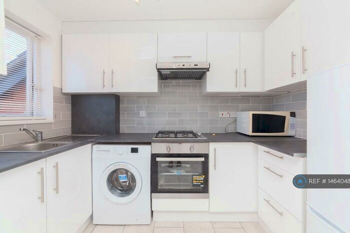 2 Bedroom Flat To Rent In Wrens Court, London, E13