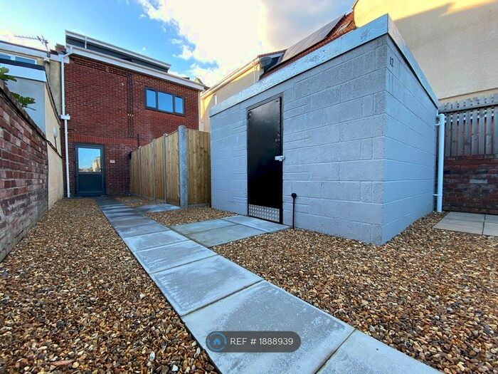 1 Bedroom Flat To Rent In Duncombe Road, Bristol, BS15