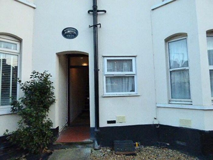 1 Bedroom Flat To Rent In Park Court, Clarendon Road, LU2