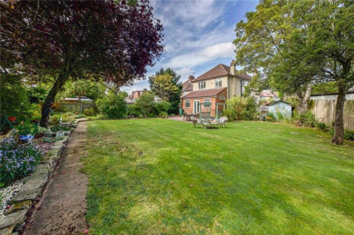 4 Bedroom Detached House For Sale In Glebe Gardens, New Malden, KT3