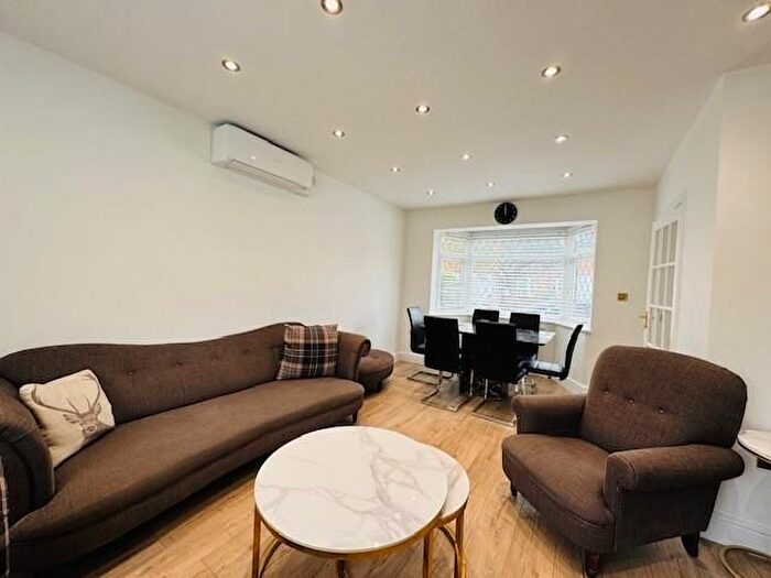 3 Bedroom Property To Rent In Hawthorne Crescent, Slough, SL1