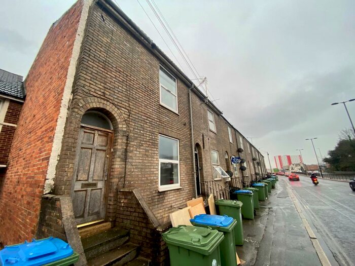 5 Bedroom House To Rent In St. Andrews Road, Southampton, SO14