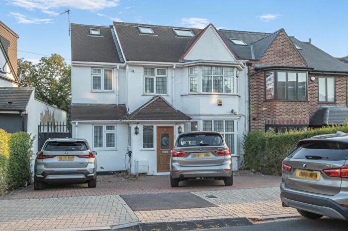 6 Bedroom Semi-Detached House For Sale In Southbourne Crescent, London, NW4