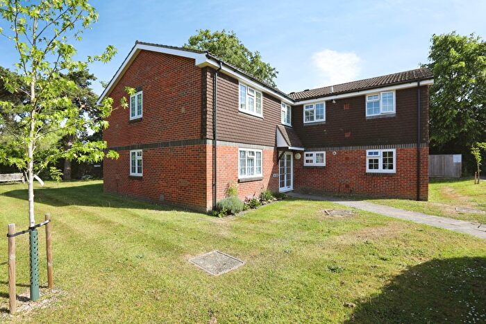 1 Bedroom Flat For Sale In Abbotsbury Court, Horsham, RH13