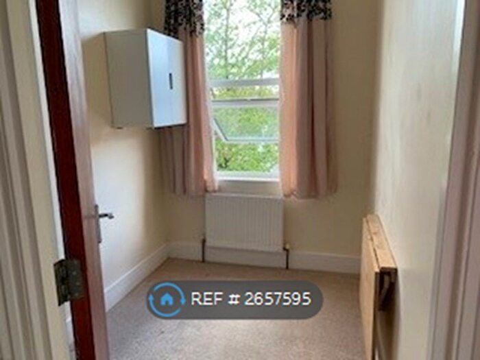 2 Bedroom Flat To Rent In Aldeburgh Street, London, SE10