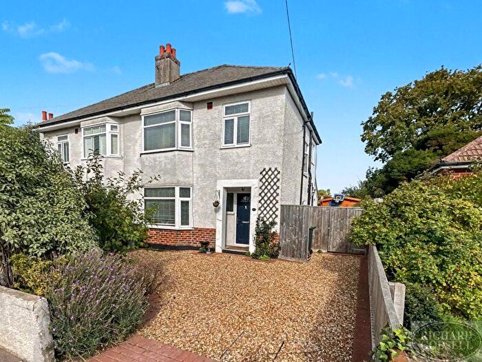 3 Bedroom Semi-Detached House For Sale In Christchurch, BH23