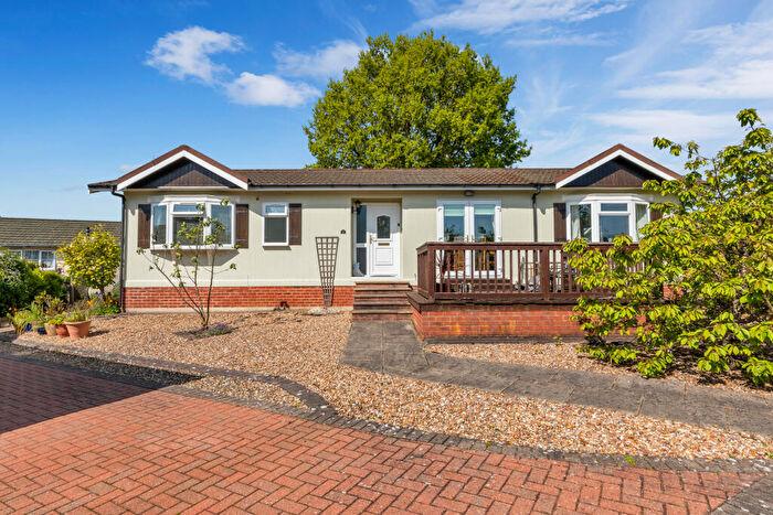 2 Bedroom Park Home For Sale In Lonsborough Gardens, Langham, LE15