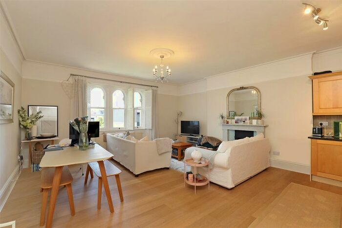 2 Bedroom Flat To Rent In West Hill, London, SW15