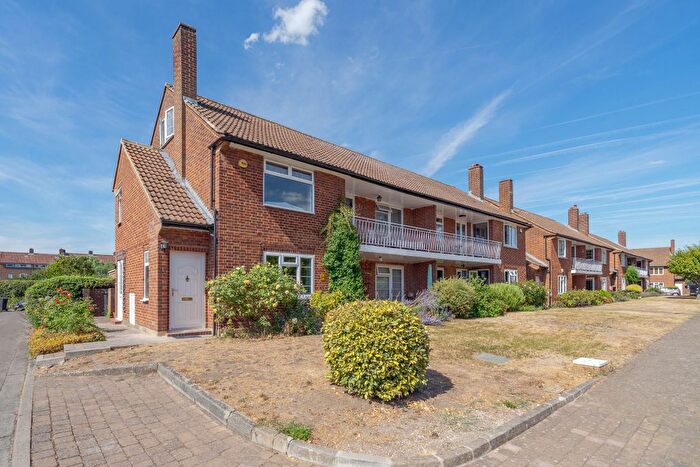 3 Bedroom Maisonette For Sale In Hartington Road, London, W4