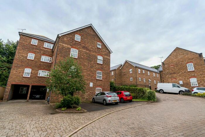 2 Bedroom Apartment To Rent In Davy Court, Rochester, Kent, ME1