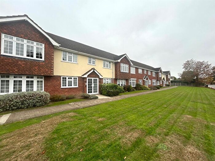2 Bedroom Flat To Rent In Nelmes Way, Hornchurch, RM11