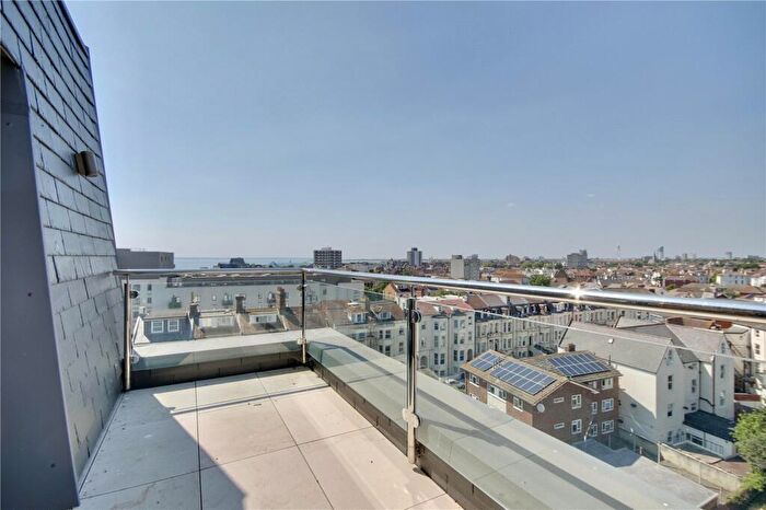 3 Bedroom Penthouse For Sale In Penthouse, Solent View, St. Helens Parade, Southsea, PO4