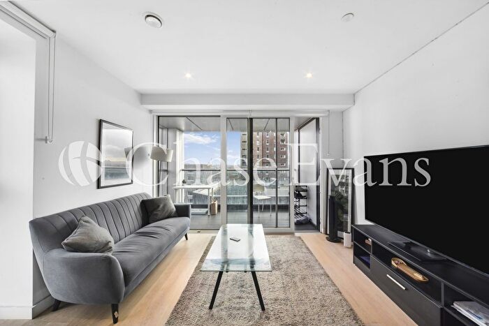 2 Bedroom Flat To Rent In Deacon Street, Elephant Amp; Castle, London, SE17