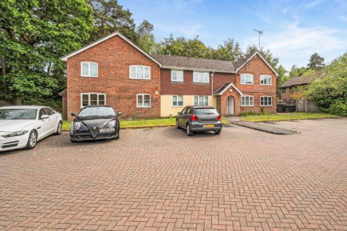 1 Bedroom Apartment For Sale In Albert Road, Bagshot, GU19