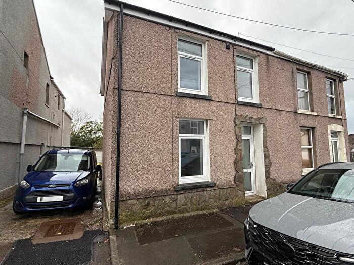 2 Bedroom Flat To Rent In Oakfield Street, Pontarddulais, Swansea, SA4