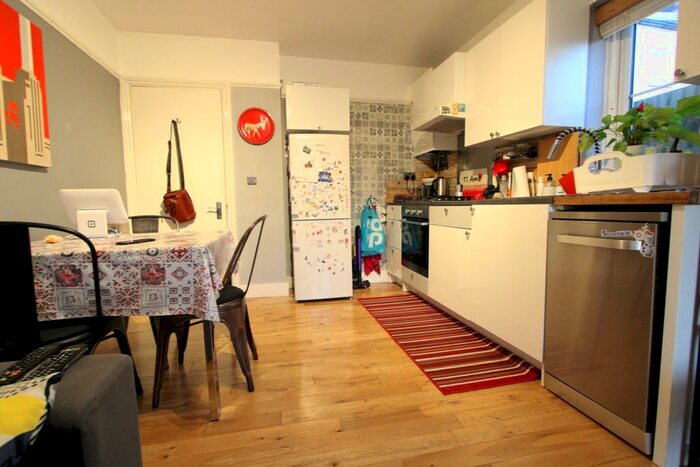 2 Bedroom Flat To Rent In Bensham Grove, Thornton Heath, CR7