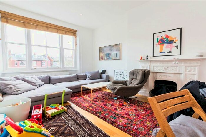 2 Bedroom Flat To Rent In Chesterton Road, London, W10