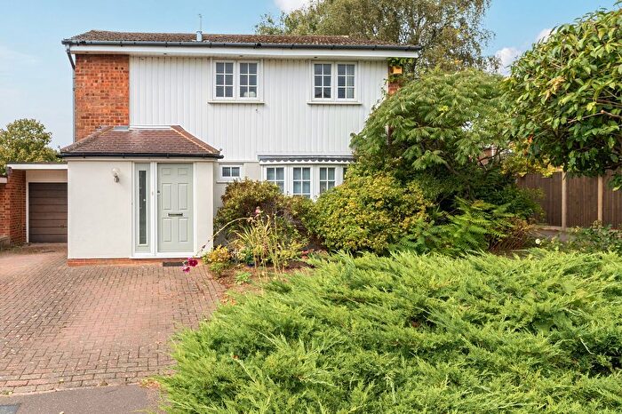 4 Bedroom Detached House For Sale In Flavian Close, St. Albans, AL3