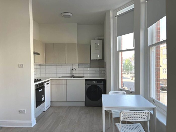 2 Bedroom Flat To Rent In Richmond Way, Shepherds Bush, W12