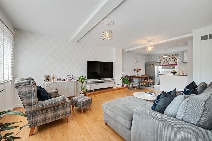 3 Bedroom Town House For Sale In The Glen, Shortlands, Bromley, BR2