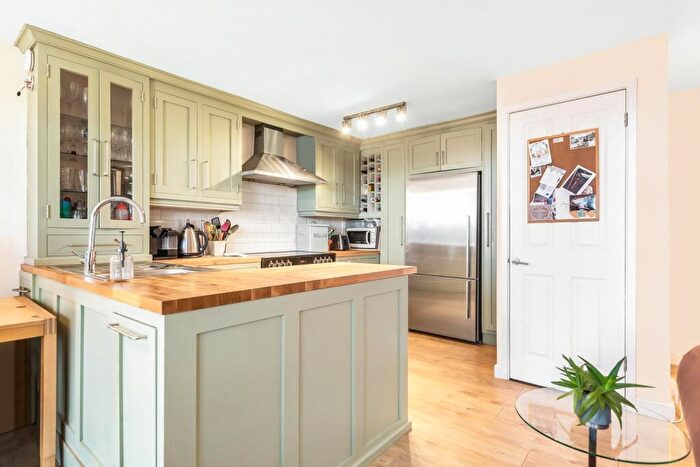 3 Bedroom Flat To Rent In Goulden House, SW11