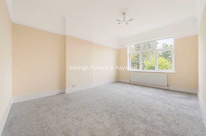 3 Bedroom Flat To Rent In Perry Hill, London, SE6