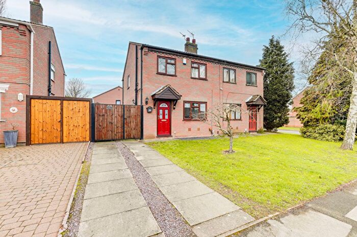 3 Bedroom Semi Detached House For Sale In Polperro Way, Hucknall, NG15