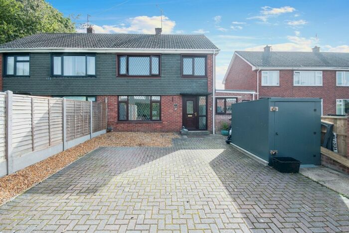 5 Bedroom Semi-Detached House For Sale In Pennys Crescent, Fordingbridge, SP6