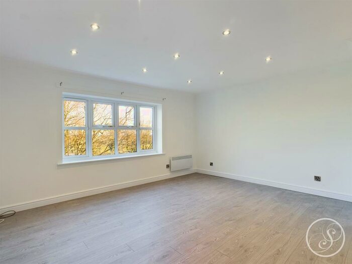 2 Bedroom Flat To Rent In Roundhay, LS8