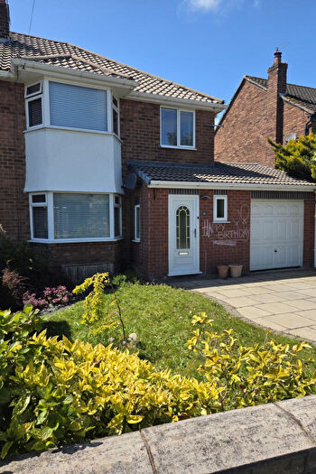 3 Bedroom Semi-Detached House For Sale In Windsor Road, Liverpool, L37