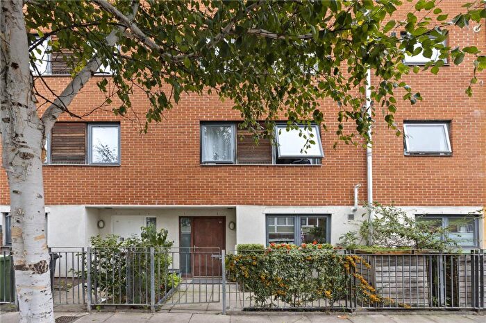 3 Bedroom Apartment For Sale In Bemerton Street, Islington, London, N1