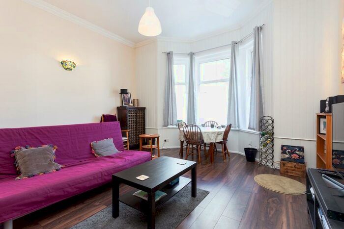 2 Bedroom Flat To Rent In Ouseley Road, Balham, SW12