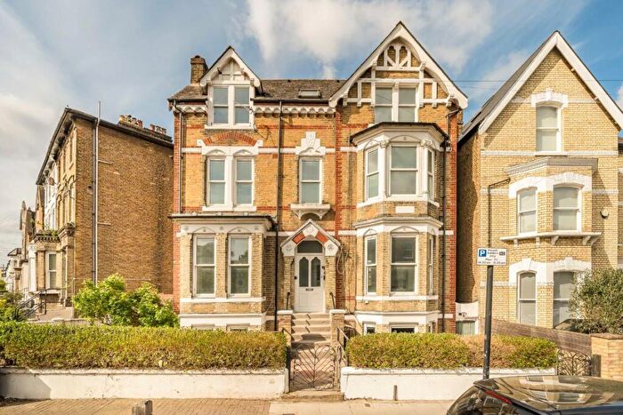 1 Bedroom Flat To Rent In Endlesham Road, Balham, SW12