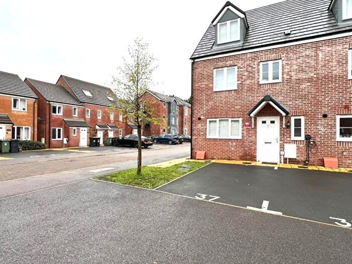 4 Bedroom End Of Terrace House For Sale In Fauna Field, Dunstable, Bedfordshire, LU5
